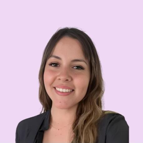 Constanza Andrea Burgos, psicóloga especializada en ansiedad, estrés y depresión, durante consulta online